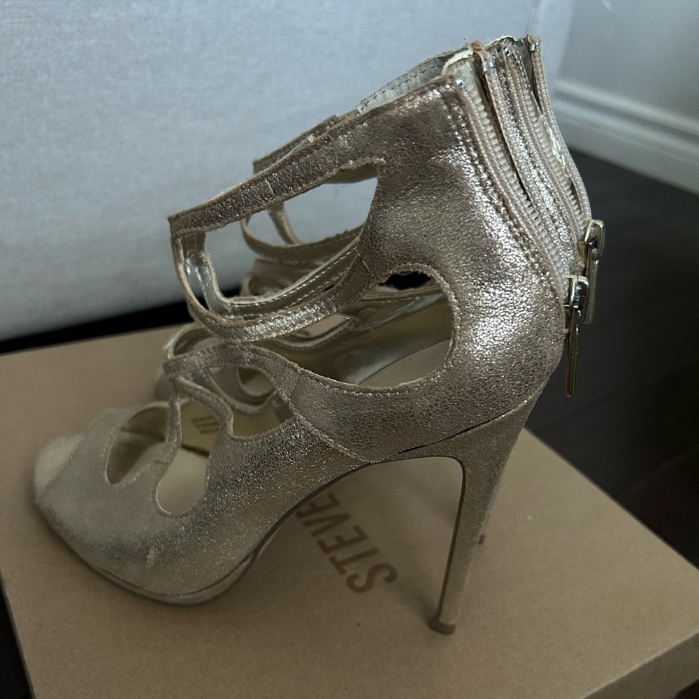 Le Chateau Gold Heels